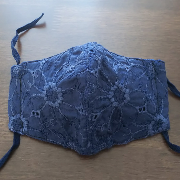 刺繍マーガレット紺 立体マスク(キッズ) 1枚目の画像