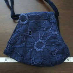 刺繍マーガレット紺 立体マスク(キッズ) 5枚目の画像