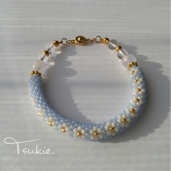 花模様ビーズクロッシェと天然石のブレスレット ブレスレット Tsukie