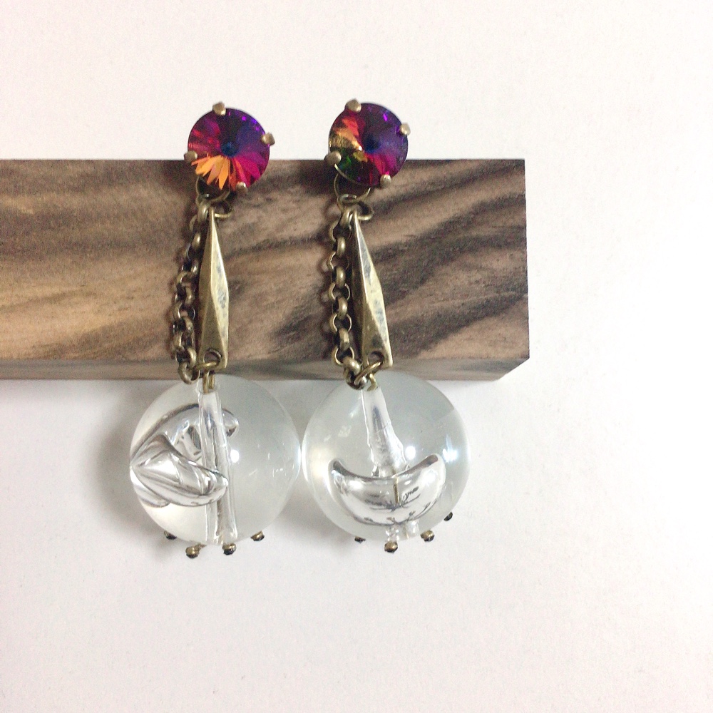 普段着からパーティコーデまで！透明の水玉ピアスで女の子らしさプラ♪