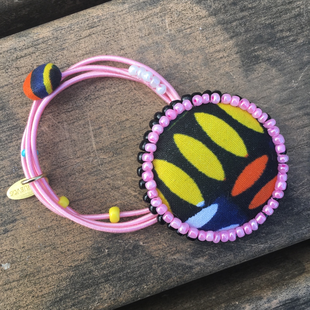 【2WAY ELASTICO(3)】アフリカンファブリックのくるみボタンがポイントのヘアゴムにもなるブレスレット