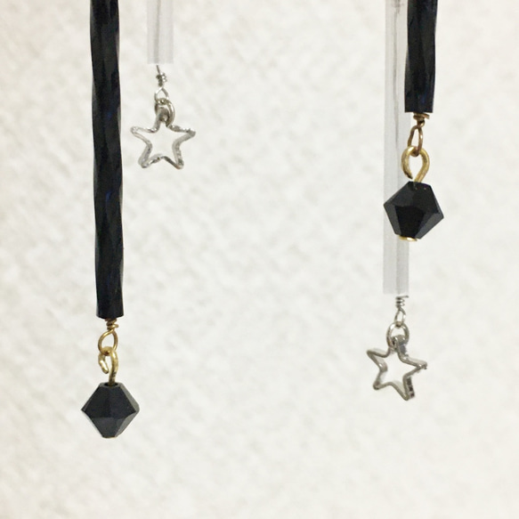 【CANDY (N): LONG EARRINGS】SWAROVSKIビーズのロングピアスが肩でロマンティックに揺れます 2枚目の画像