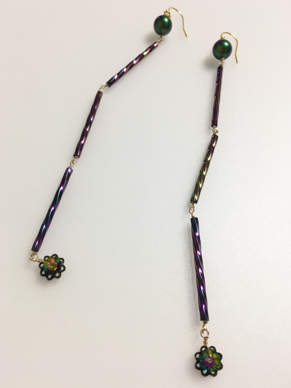 【CANDY(B) : LONG EARRINGS】SWAROVSKIビーズのロングピアスが肩でロマンティックに揺れます