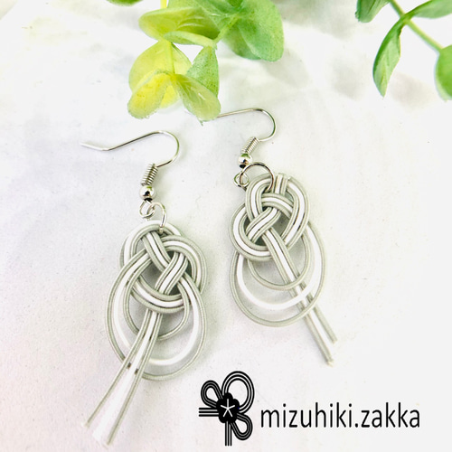 水引ピアス☆あわじ結び♡*ご縁を結ぶ水引* ピアス（スタッド
