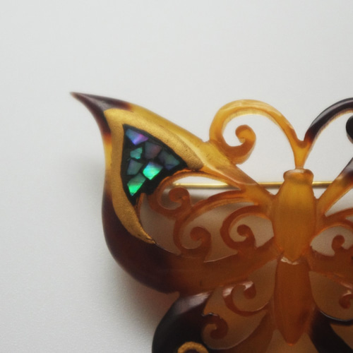 ヴィンテージリメイク】べっ甲螺鈿ブローチ butterfly ブローチ