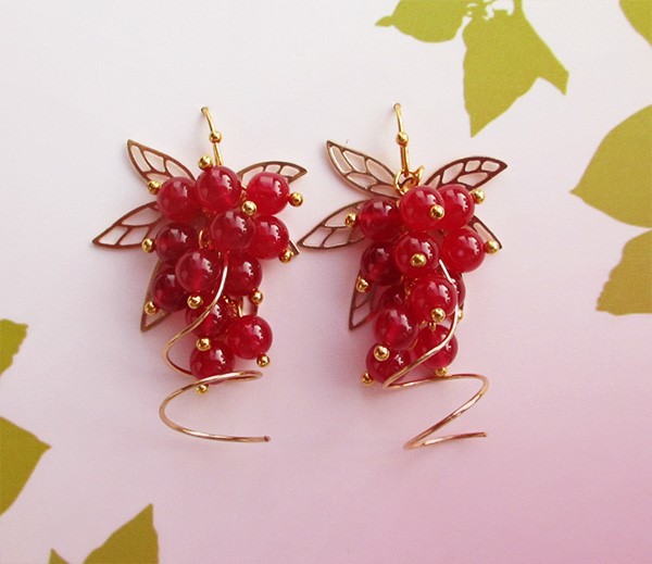 ルビーの葡萄　揺れるピアス/イヤリング