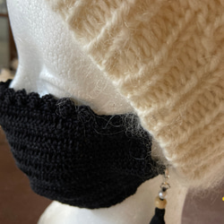 手編みマスクカバーブラックレース糸タッセル付き 6枚目の画像