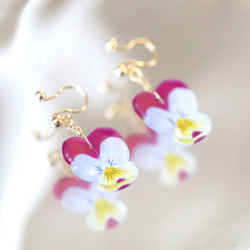 ビオラのイヤリング・ピアス / パープル＆イエロー 1枚目の画像