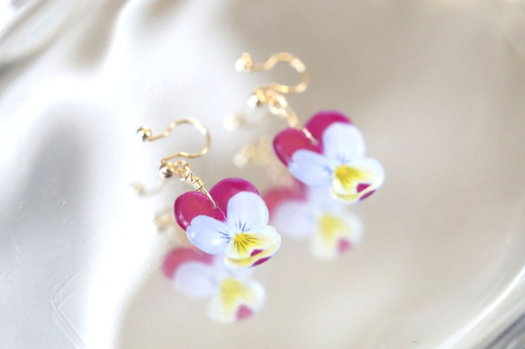 ビオラのイヤリング・ピアス / パープル＆イエロー 1枚目の画像