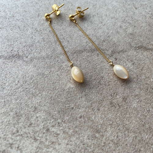 マザーオブパールの揺れるピアス/イヤリング ピアス（フック