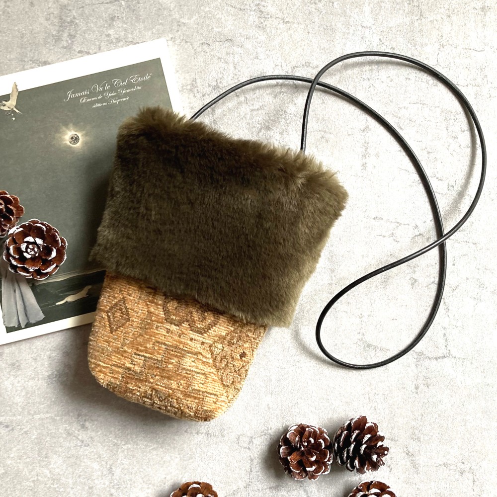 ＜エコファーとデッドストックファブリックのポシェット・本革＞　サコッシュ　茶　柄