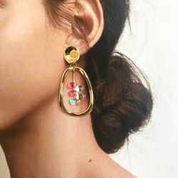 Mon Petit Pays / 捷克白彩水滴珠珠 手作限量訂製 軟軟橢圓金屬環  歐式耳環 簡約優雅 修飾臉型 第9張的照片
