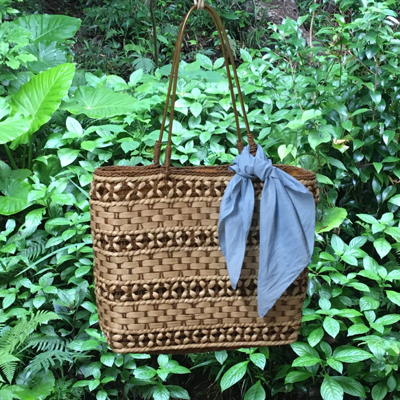 【再販】屋久島の草木染めハンカチ（琉球藍生葉染めブルー） 4枚目の画像