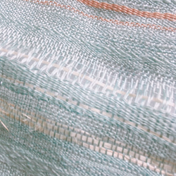 流雲-草木染め手織りタペストリー(シルクと葛糸)クサギの水色に梅のサーモンピンク 6枚目の画像