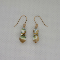 夜光球ピアス 2枚目の画像