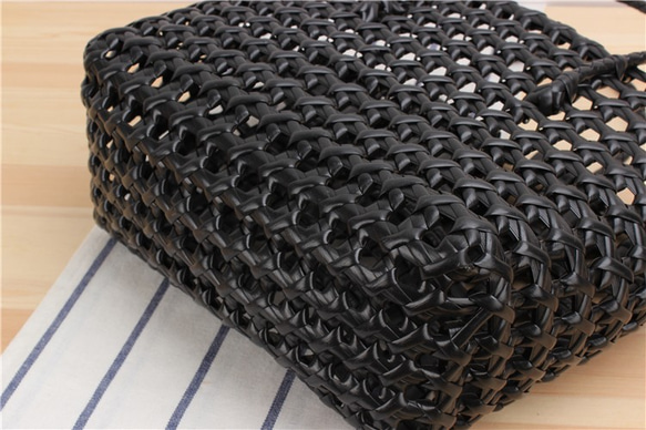 手織りの黒いショッピングトートバッグ 3枚目の画像