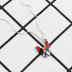 カラーブルドッグヘッドペンダントネックレス、日常着のためのかわいい犬のネックレス 3枚目の画像