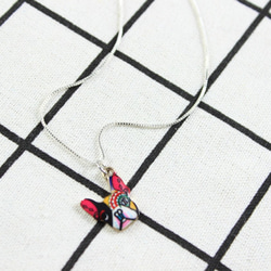 カラーブルドッグヘッドペンダントネックレス、日常着のためのかわいい犬のネックレス 4枚目の画像