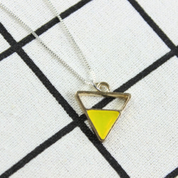 新鮮な黄色の幾何学的なネックレス、三角形の女性の魅力のネックレス、結婚祝い 3枚目の画像