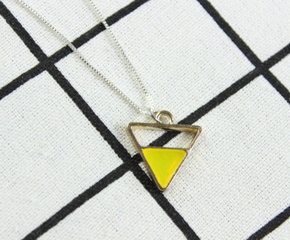 新鮮な黄色の幾何学的なネックレス、三角形の女性の魅力のネックレス、結婚祝い 3枚目の画像