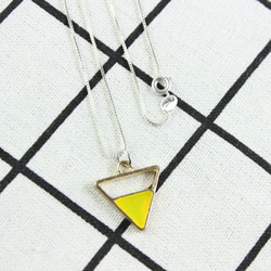 新鮮な黄色の幾何学的なネックレス、三角形の女性の魅力のネックレス、結婚祝い 5枚目の画像