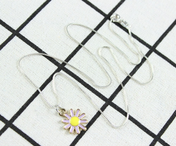 紫の太陽の花のネックレス、チャームネックレス、親友への贈り物 3枚目の画像