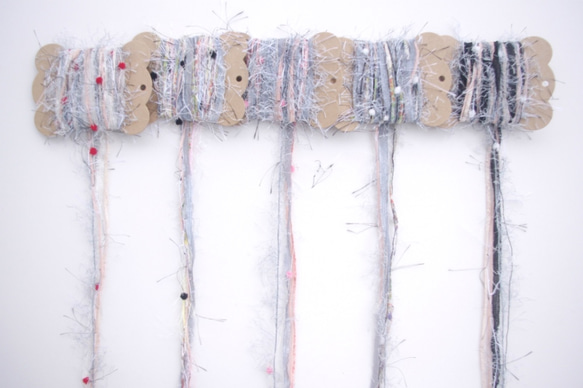 【引揃え糸 ぽんぽんファー】ラッピングやアクセサリー作りに♡ まとめ買いがお得 3枚目の画像