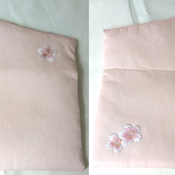 桜　手刺繍　手縫いのクラッチバッグ　桜色 5枚目の画像