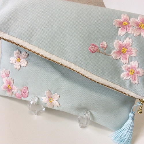ピンク サテン クラッチバッグ 花柄刺繍 新品】花柄刺繍 ピンク クラッチバッグ - メルカリ