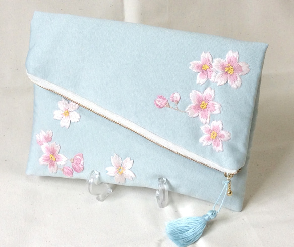 桜 手刺繍 手縫いのクラッチバッグ 桜色 クラッチバッグ きむ