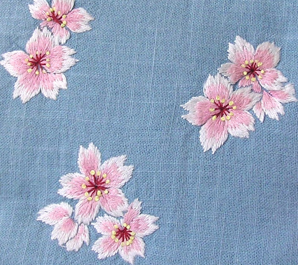 手刺繍手縫い＊桜刺繍のポーチ 2枚目の画像