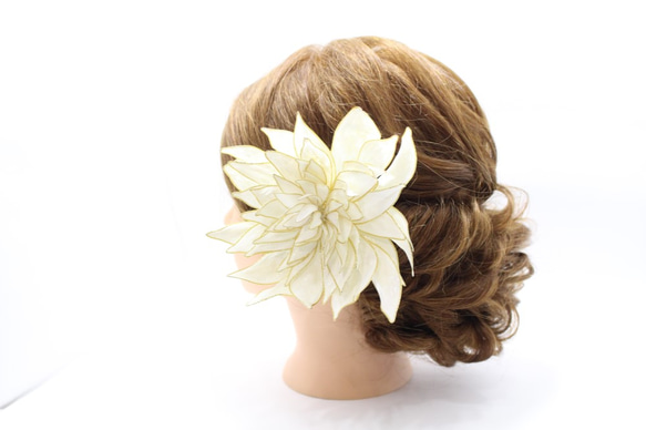 Blooming*ダリや【白】（アメリカンフラワー・髪飾り・成人式・卒業式・結婚式） 2枚目の画像