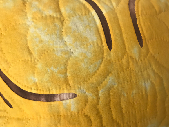 値下げ✨クッションカバー ハワイアンキルト パイナップル 黄色×茶色 2枚目の画像