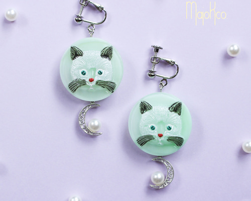 SOLD◆ハンドメイド チェコビーズ ノンホールピアス ピアス変更無料 猫水色 SOLD◇ハンドメイド チェコビーズ ノンホールピアス ピアス変更無料 猫水色