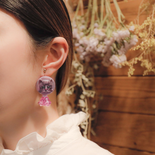 おめかし猫ちゃん 」イヤリング/ピアス *チェコガラスボタン・花 