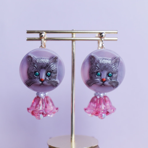おめかし猫ちゃん 」イヤリング/ピアス *チェコガラスボタン・花 