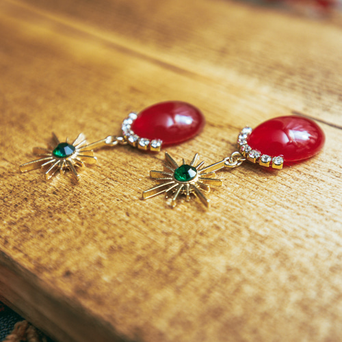 レッド系　ビジュー　ピアス　ハンドメイド　イヤリング変更可 レッド系 ビジュー ピアス ハンドメイド イヤリング変更可能 - メルカリ