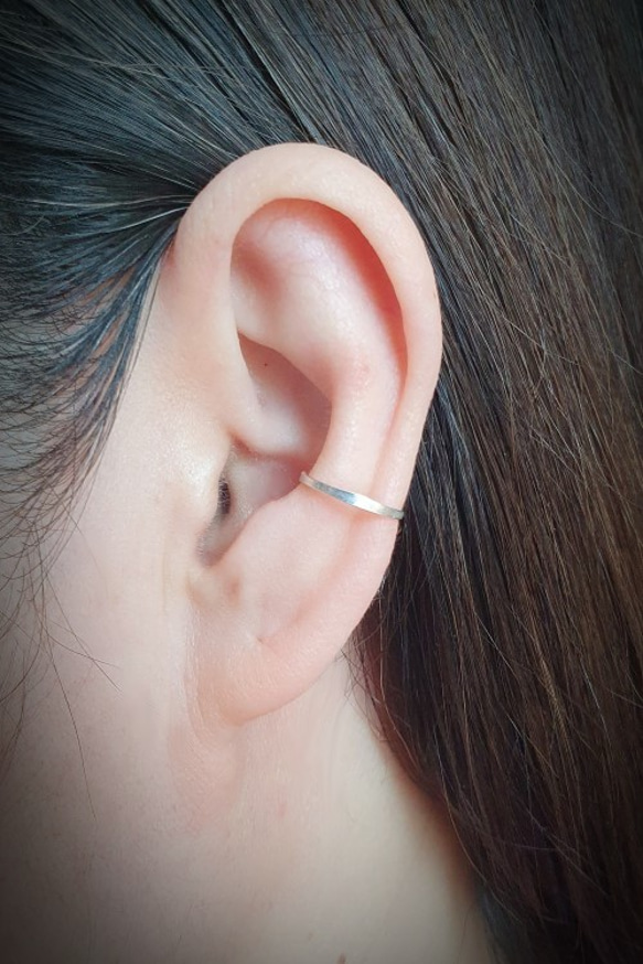 イヤーカフ 14kgf / Silver Hammered Fake Conch Piercing Ear Cuff 1枚目の画像
