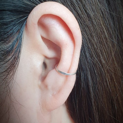 イヤーカフ 14kgf / Silver Hammered Fake Conch Piercing Ear Cuff 3枚目の画像