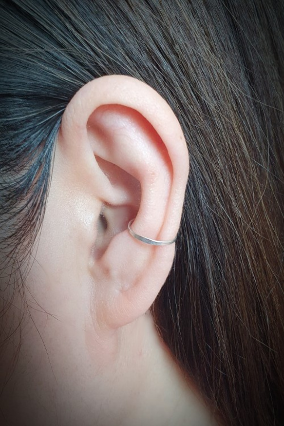 イヤーカフ 14kgf / Silver Hammered Fake Conch Piercing Ear Cuff 3枚目の画像