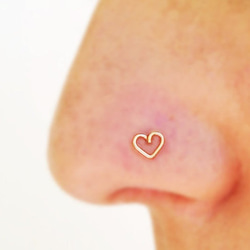 ハートのスタッドピアス Heart  Nose Piercing 2枚目の画像