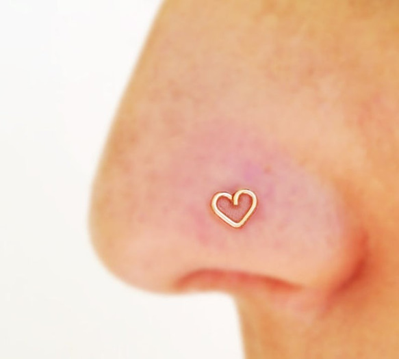 ハートのスタッドピアス Heart  Nose Piercing 2枚目の画像