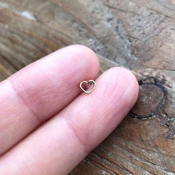 ハートのスタッドピアス Heart  Nose Piercing 3枚目の画像