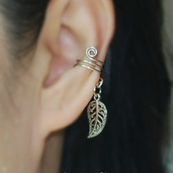 Antique Metal leaves Ear cuff, イヤーカフ 3枚目の画像