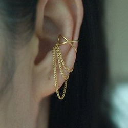 Cross X Ear cuff with 3 Chains, イヤーカフ 3枚目の画像