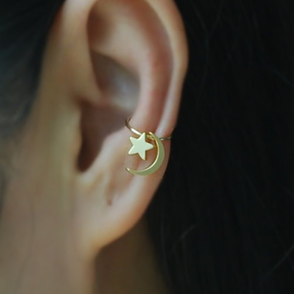 14kgf / Silver  Ear Cuff with Crescent and Star Charm 2枚目の画像