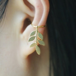 14kgf / Silver  Ear Cuff with Leaf Charm,Fake Conch Piercing 3枚目の画像