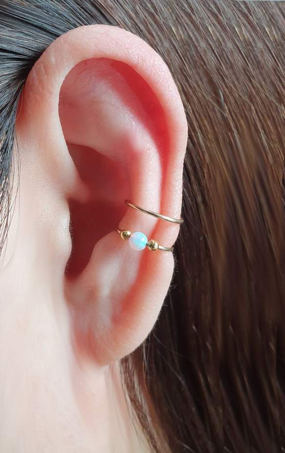 Double Band Ear Cuff with Opal Bead, イヤーカフ 2枚目の画像