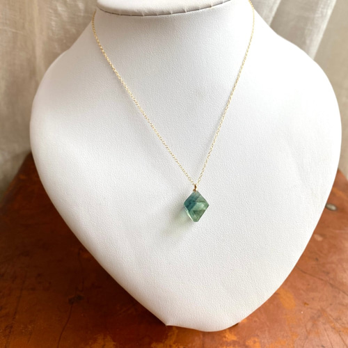 フローライト鉱物原石 14kgf ペンダント（ネックレス） / 一点もの