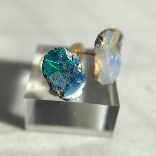 オパール鉱物原石 K18 18金ピアス 【一点もの】ハンドメイド天然石